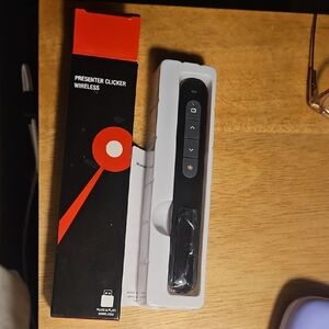 Wireless Presenter Clicker Laser Pointer - Black